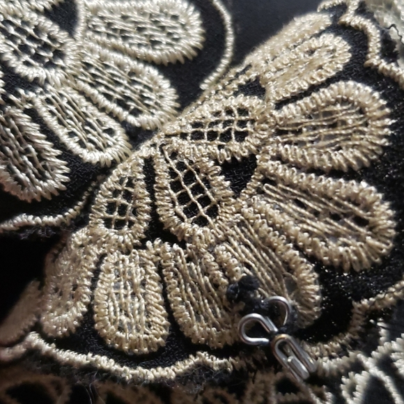 Lace embellished peplum top - Picture 5 of 7